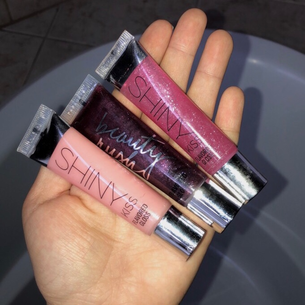 Victoria’s Secret Lip Glosses❗️(buy bundle or 1)